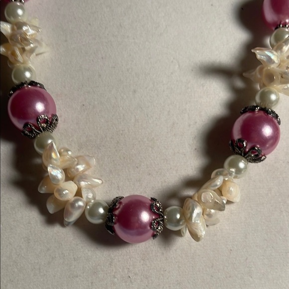 Elegant Pink and Cream Pearl Necklace - Picture 3 of 3